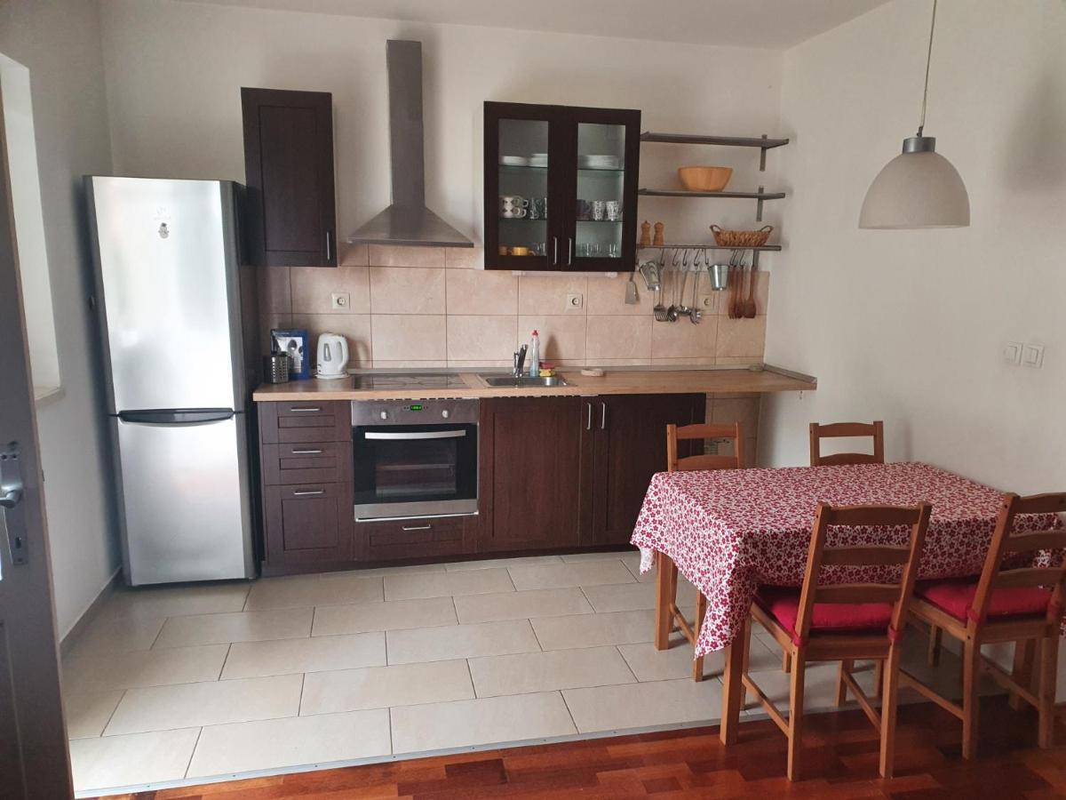 Apartment Lana โตรกีร์ ภายนอก รูปภาพ